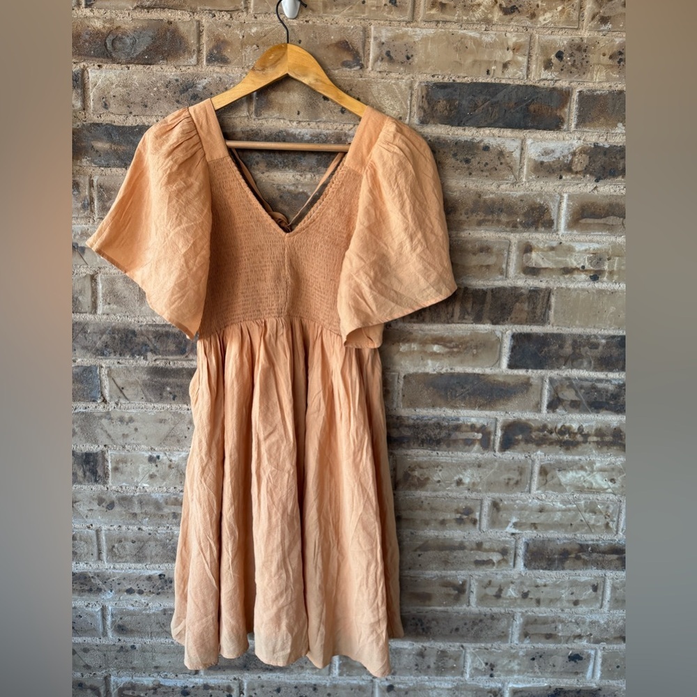 WHITE BIRCH Elegant Peach Flutter Sleeve Dress Size small